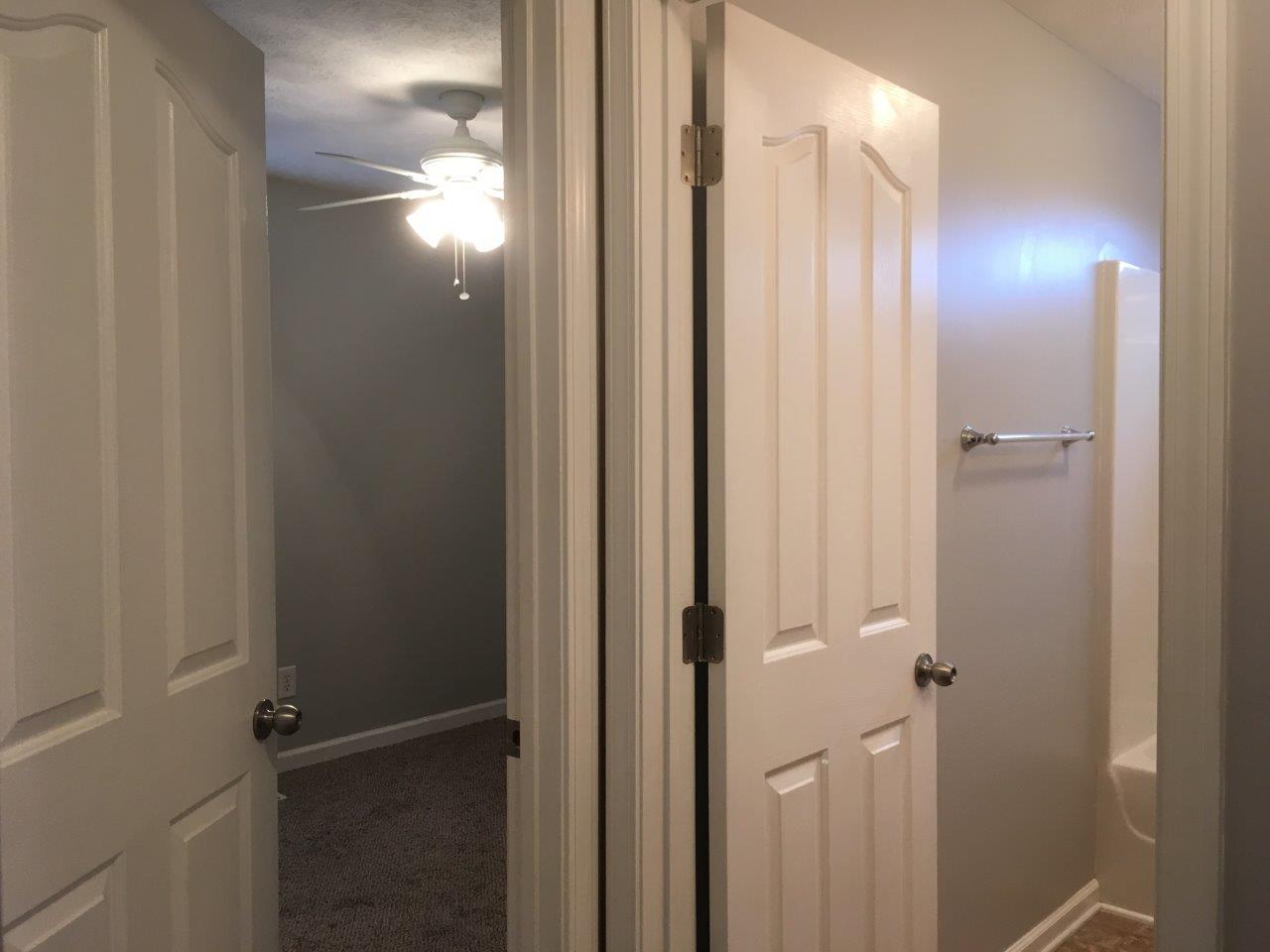 1009 Cameron Way Portland, TN 37148 - Photo 11 of 17 a bathroom with a mirror