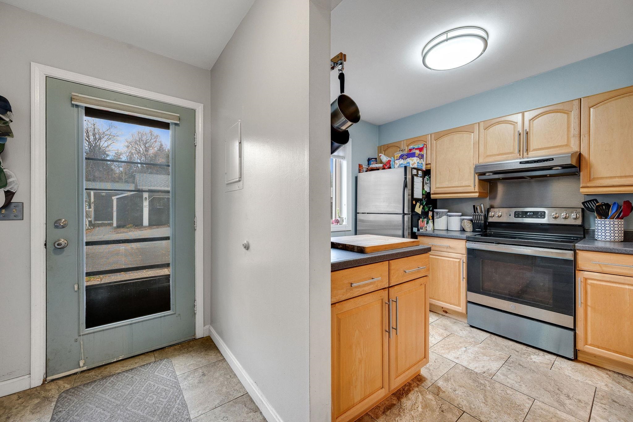 107 Sugar Tree Lane South Burlington, VT 05403 - Photo 3 of 23