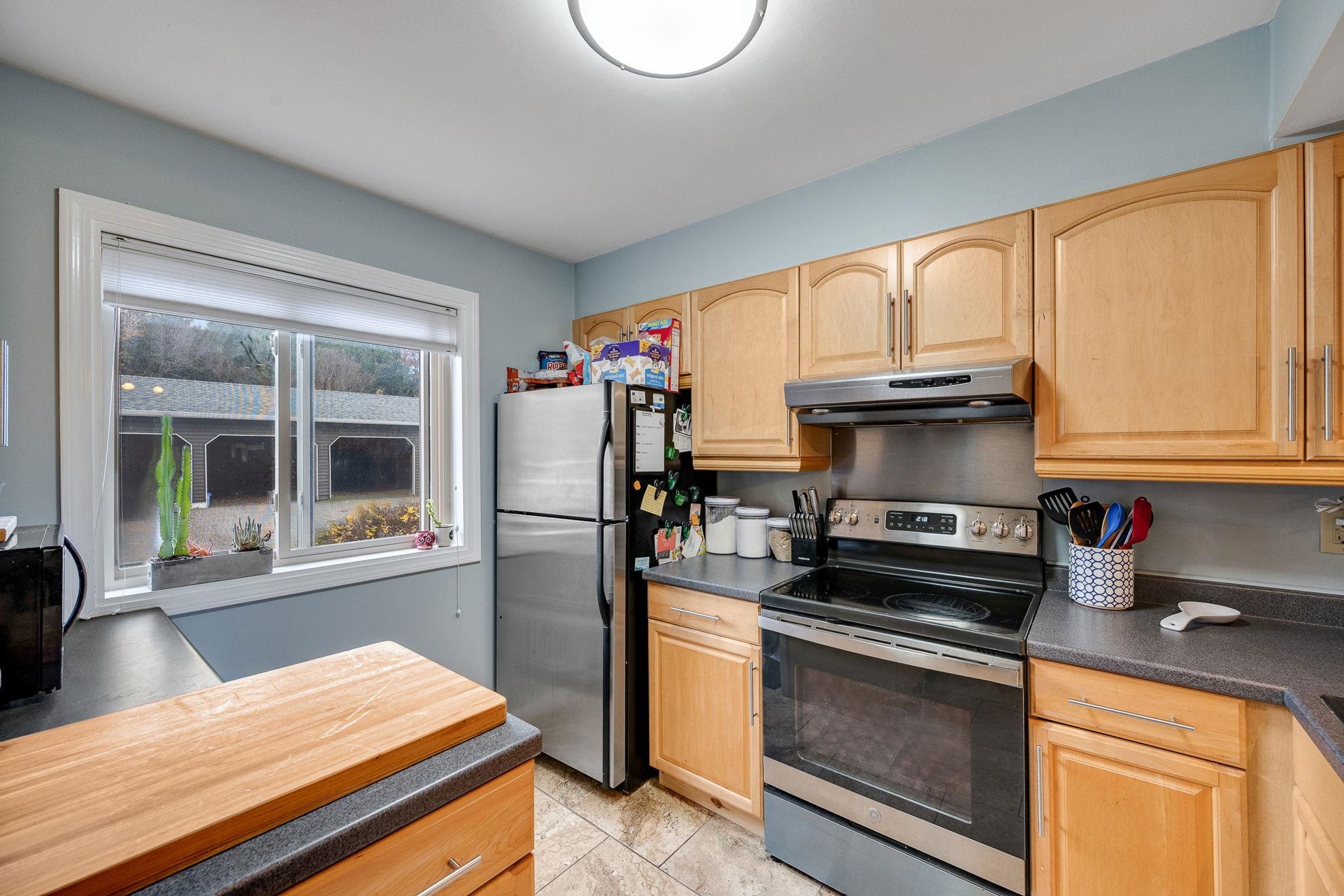 107 Sugar Tree Lane South Burlington, VT 05403 - Photo 4 of 23