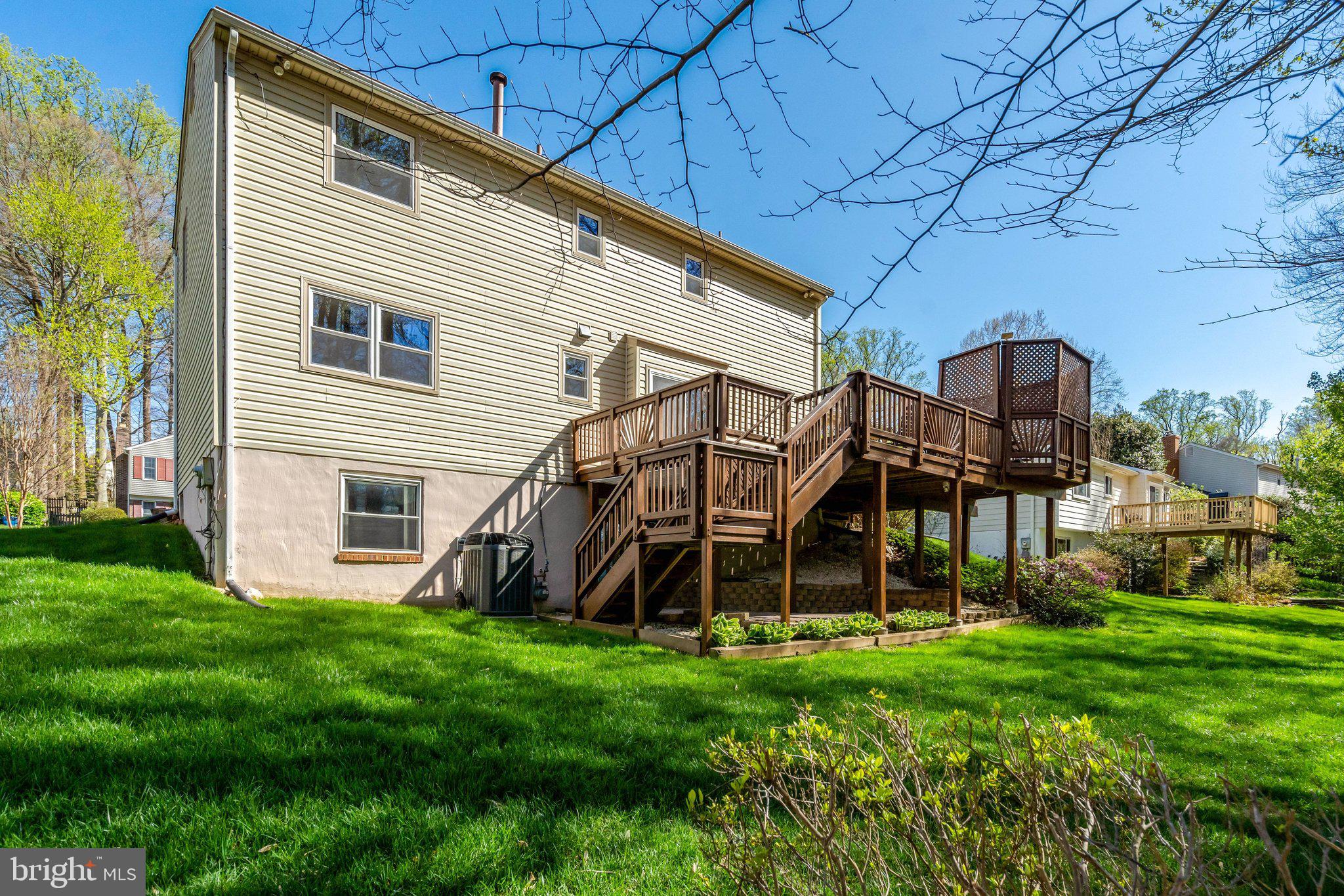 9010 Brook Ford Road Burke, VA 22015 - Photo 42 of 46 Deck walks down to yard!