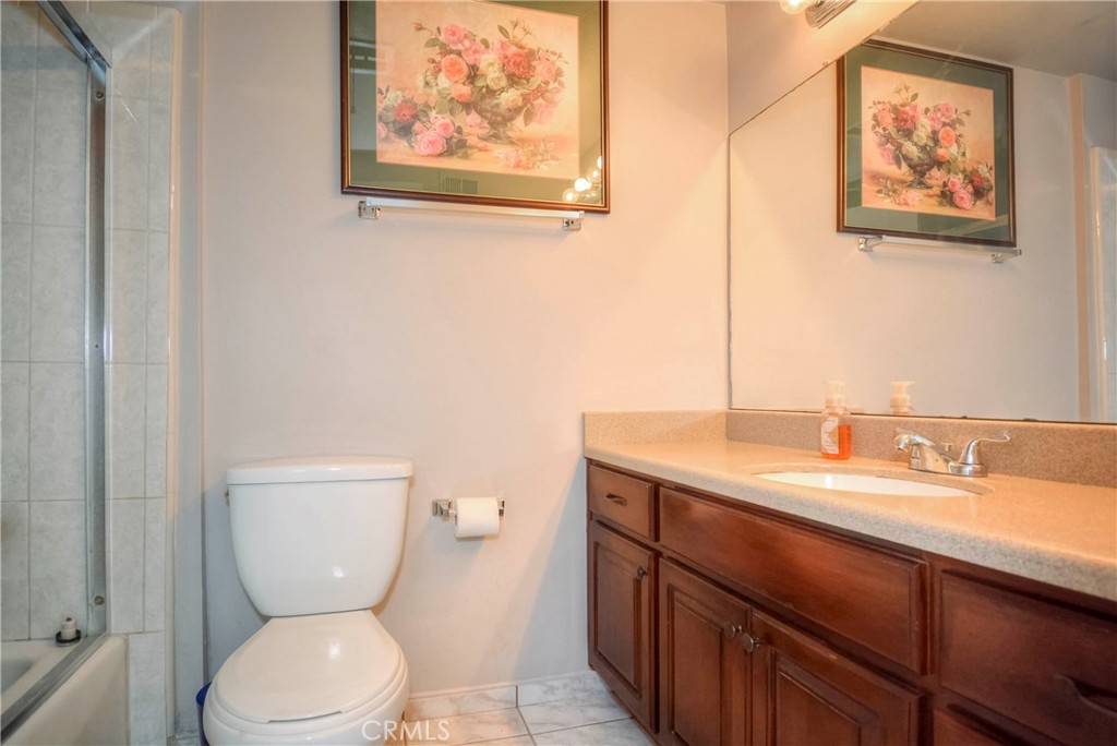 3446 Briarvale Street Corona, CA 92879 - Photo 20 of 37 a bathroom with a toilet a sink and mirror