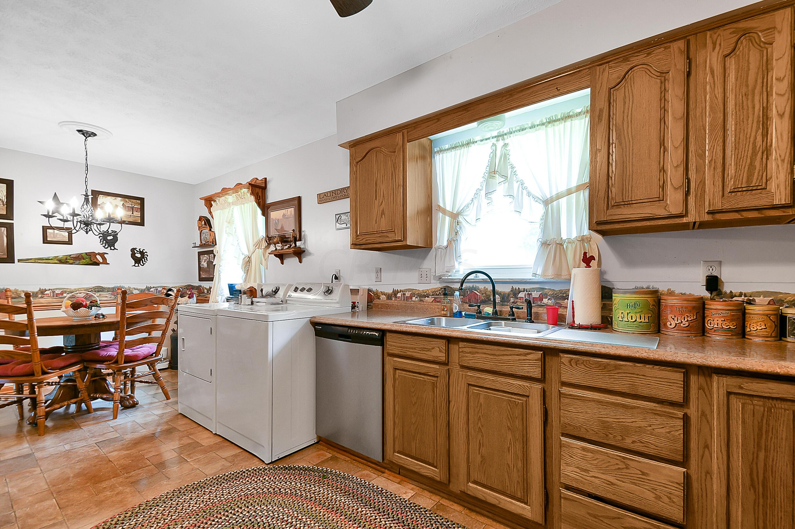 4967 Hayes Road Groveport, OH 43125 - Photo 9 of 36
