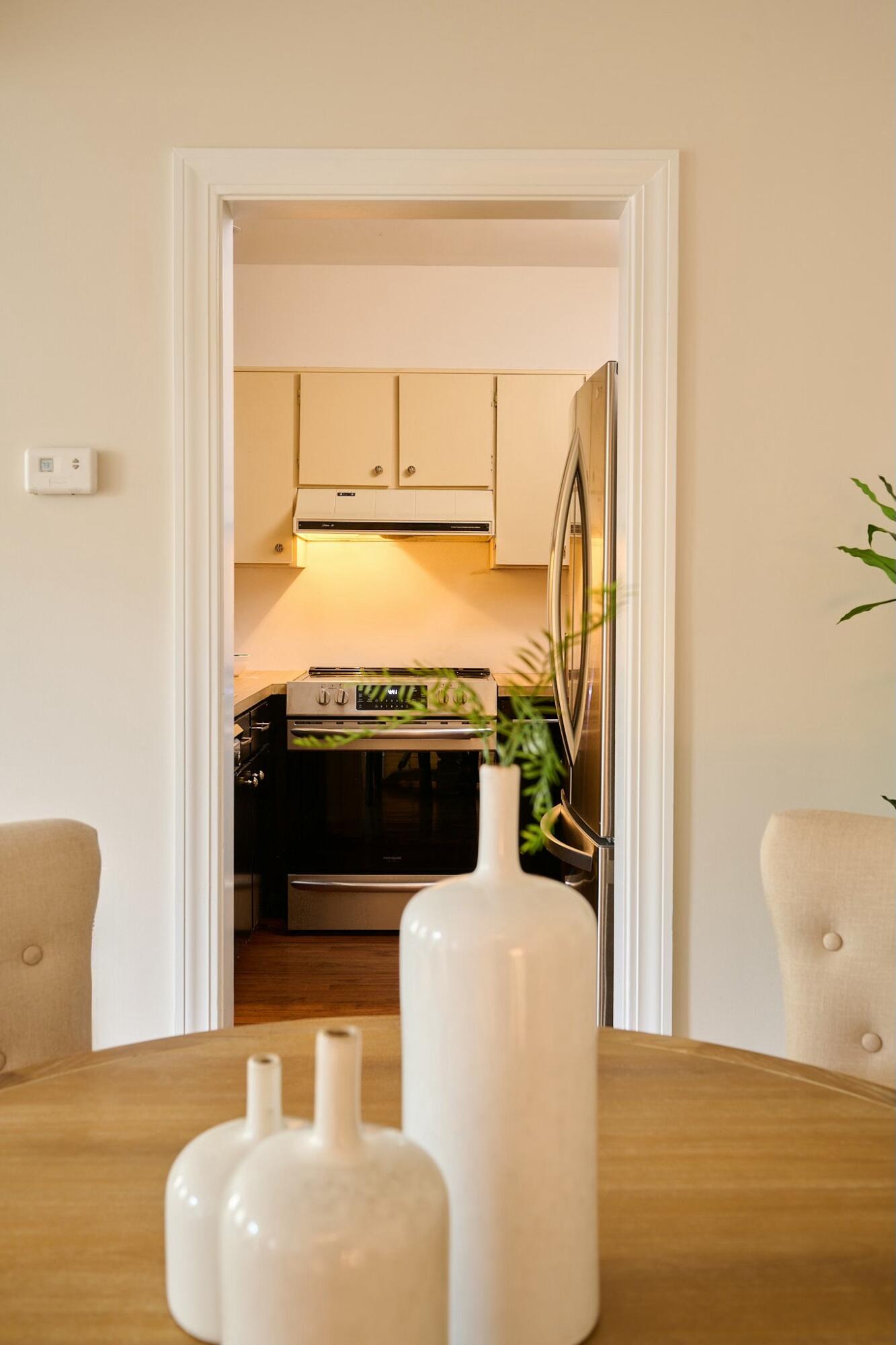 12 Elliott Street, Unit A Charleston, SC 29401 - Photo 22 of 56 Dining room/kitchen