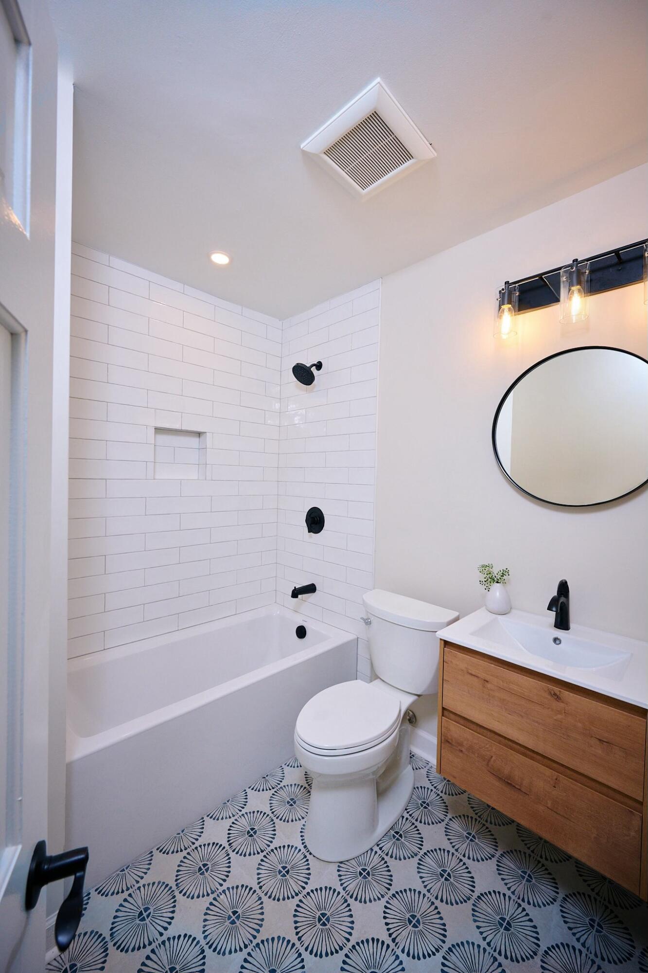 12 Elliott Street, Unit A Charleston, SC 29401 - Photo 36 of 56 Second floor hall bath