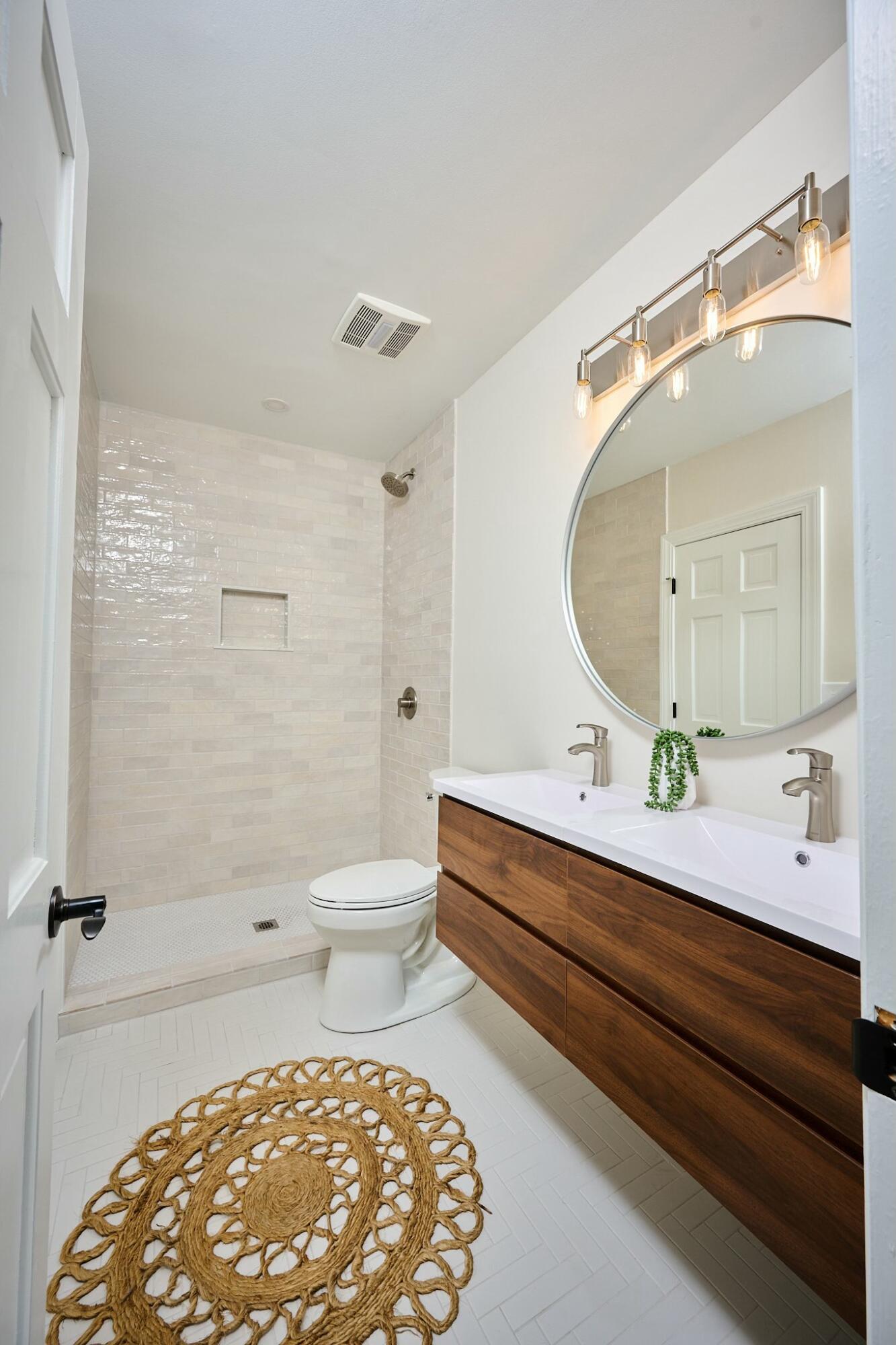 12 Elliott Street, Unit A Charleston, SC 29401 - Photo 43 of 56 Primary bath