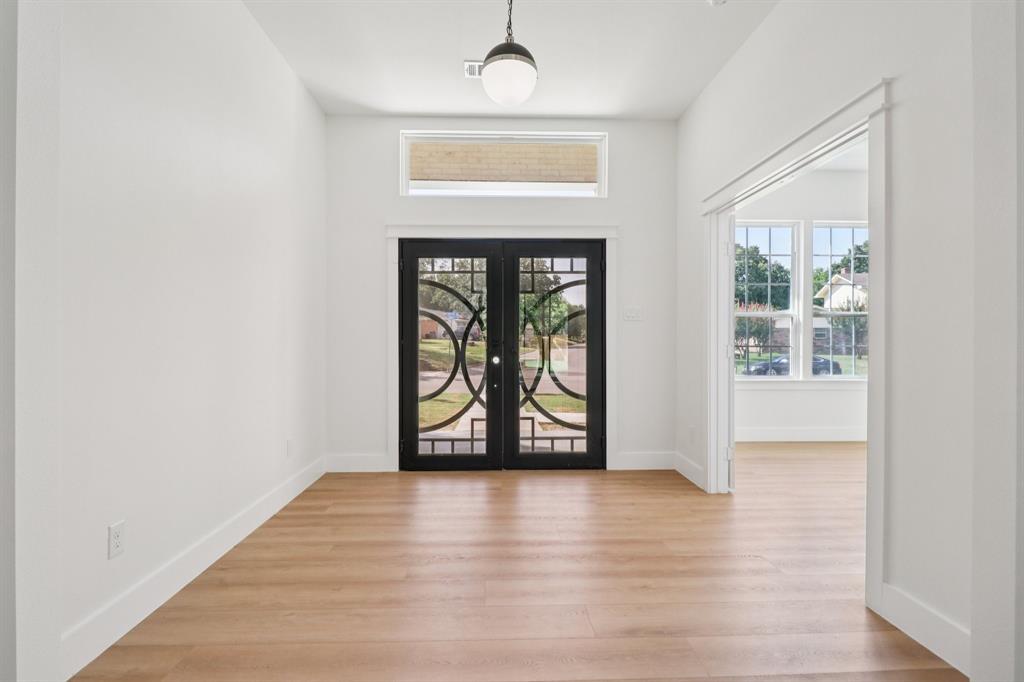 1810 Kynette Drive Euless, TX 76040 - Photo 3 of 40