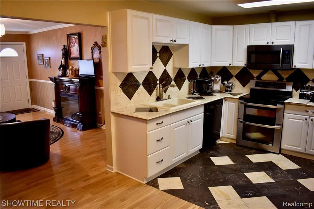 2350 Gerald Avenue Rochester Hills, MI 48307 - Photo 16 of 24
