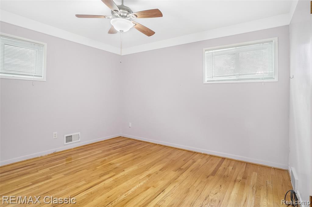 7218 Sterling Street Center Line, MI 48015 - Photo 10 of 27
