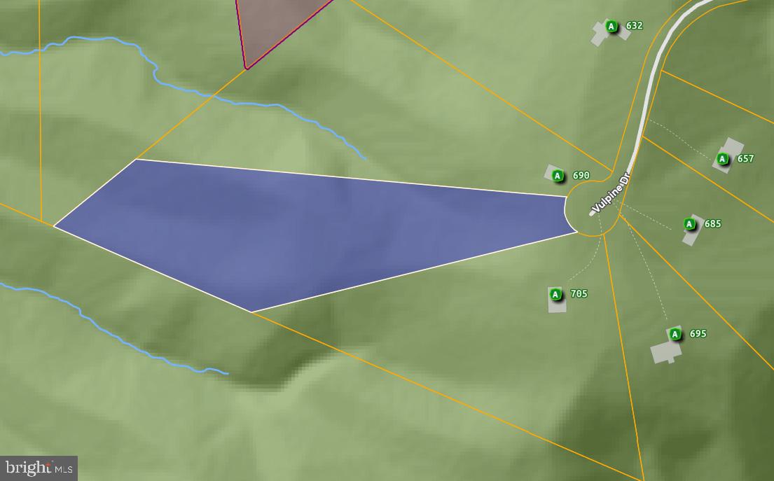 a view of a tennis court