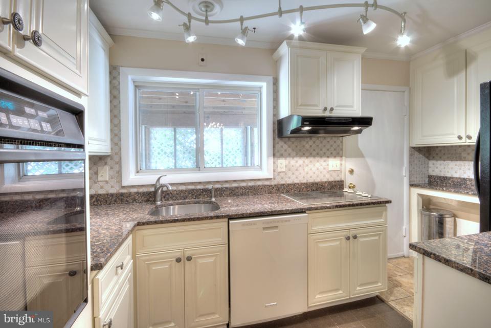 7435 Axton Street Springfield, VA 22151 - Photo 12 of 30 Kitchen