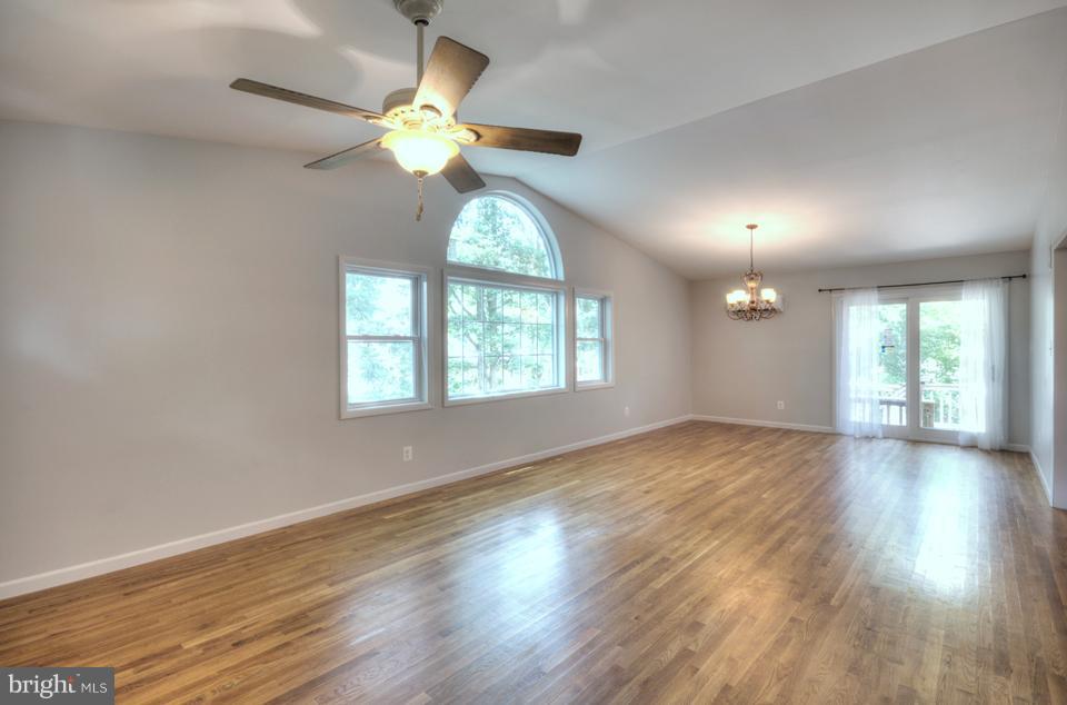 7435 Axton Street Springfield, VA 22151 - Photo 3 of 30 Family Room