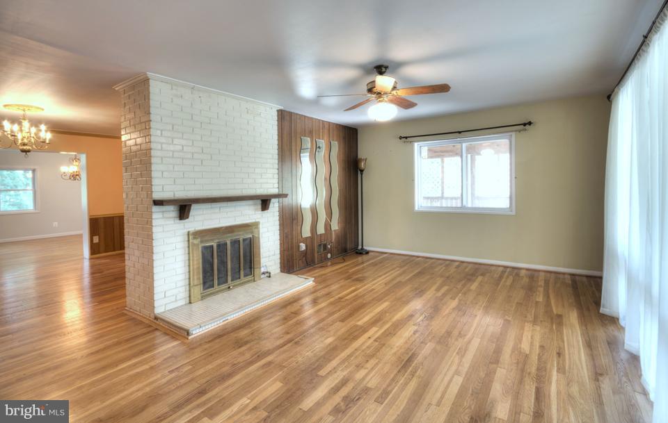 7435 Axton Street Springfield, VA 22151 - Photo 4 of 30 Living Room