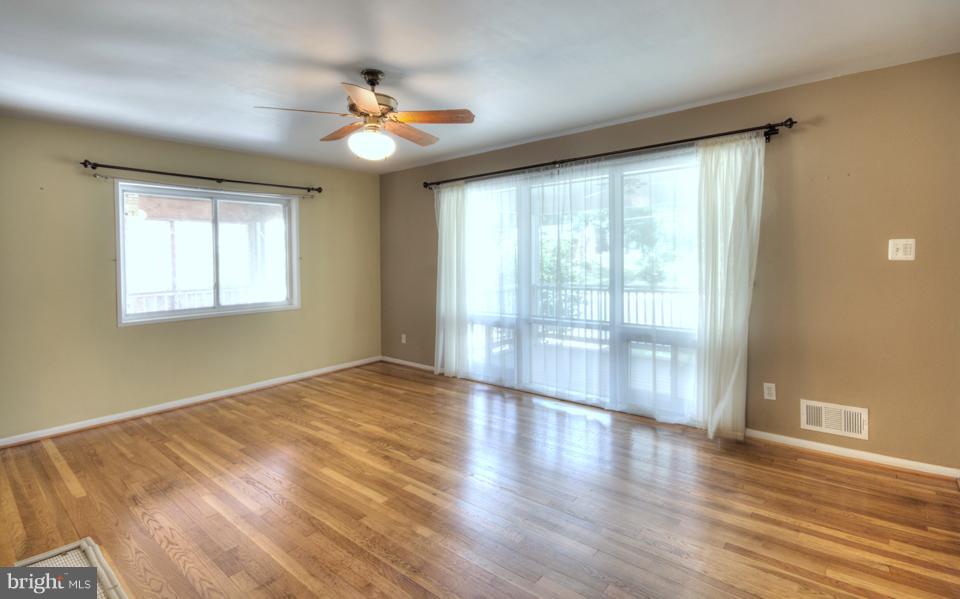 7435 Axton Street Springfield, VA 22151 - Photo 6 of 30 Living Room