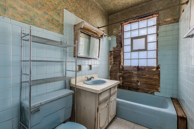 $124,700 | 7206 South Lafayette Avenue, Chicago, IL 60621