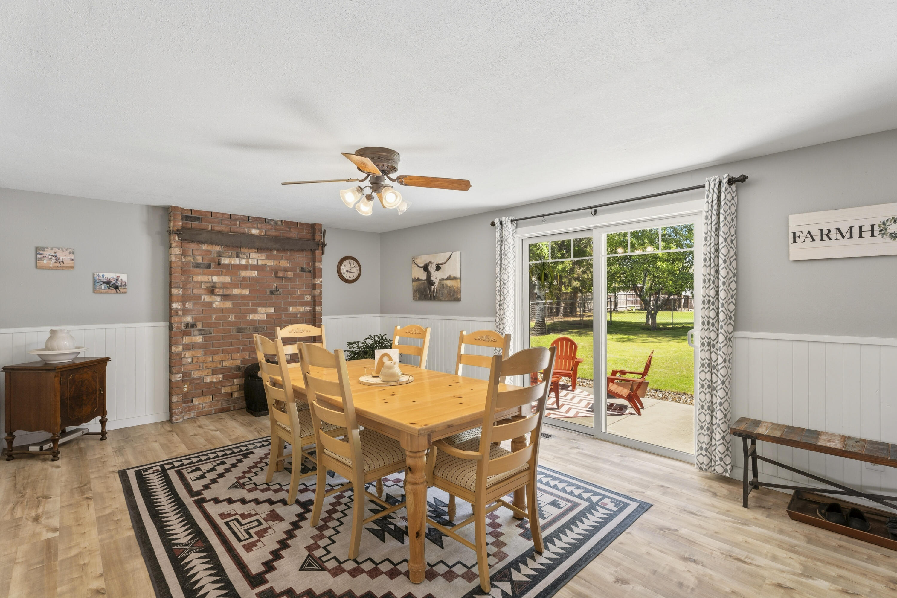 61908 Pettigrew Road Bend, OR 97702 - Photo 22 of 62 60-Dining Area