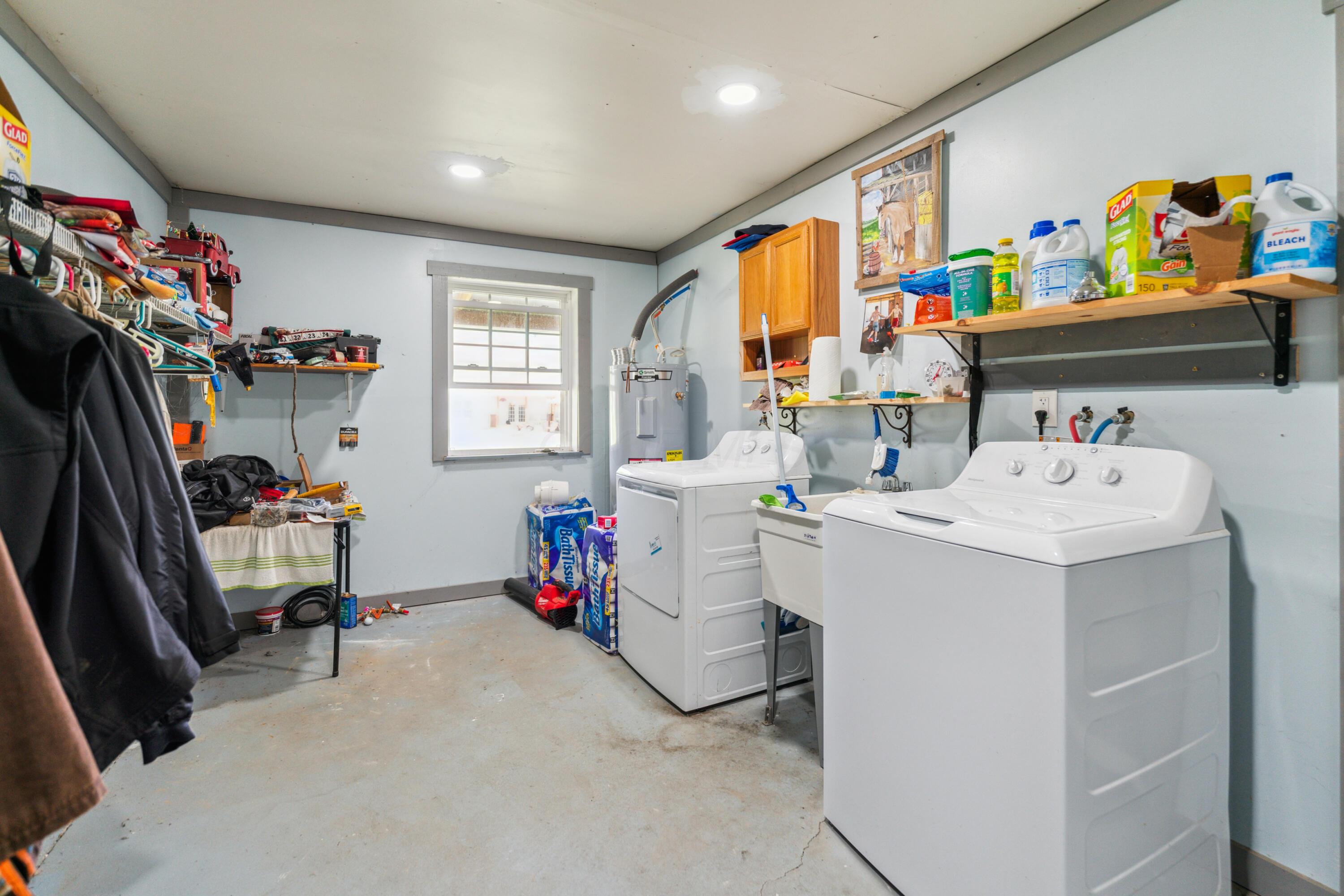 17994 Claypool Road Newark, OH 43056 - Photo 29 of 39 Laundry Room in OUtbuilding
