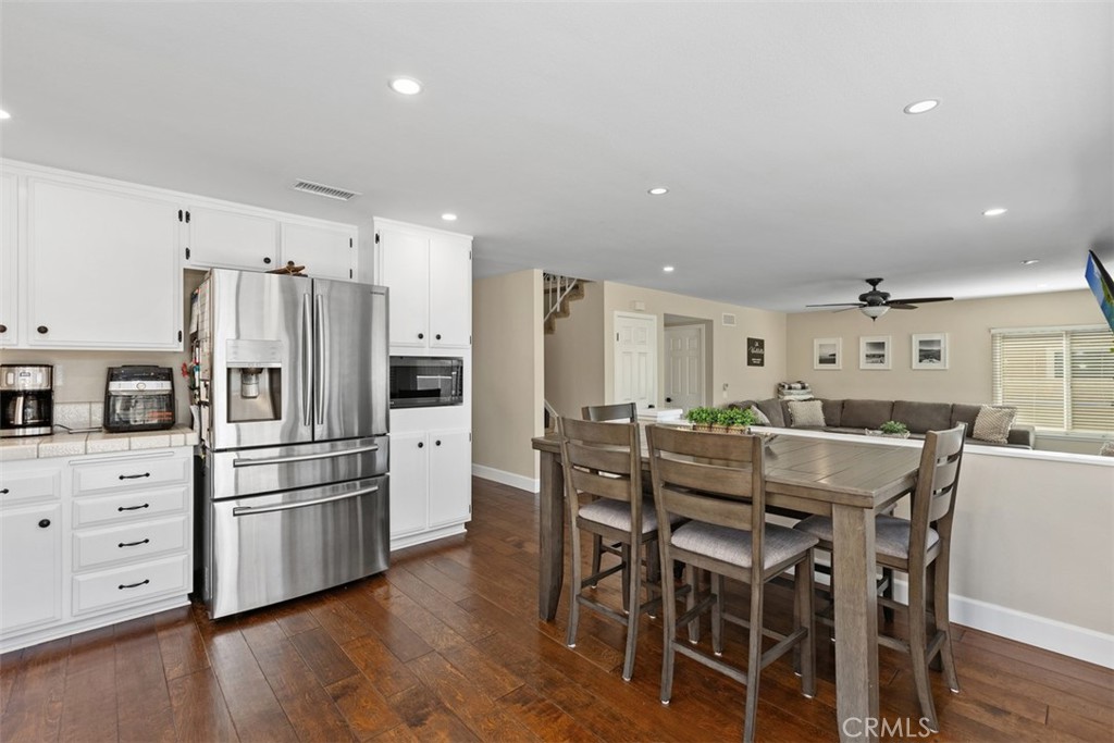 24711 Vía Del Rio Lake Forest, CA 92630 - Photo 11 of 41 Kitchen
