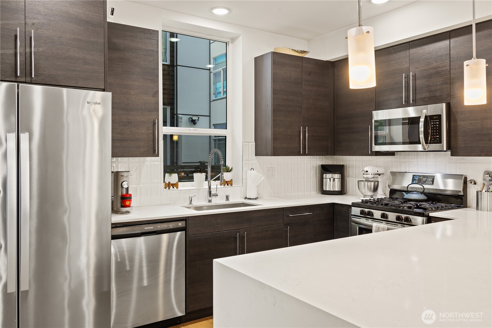 9242 A 17th Avenue Southwest Seattle, WA 98106 - Photo 12 of 37