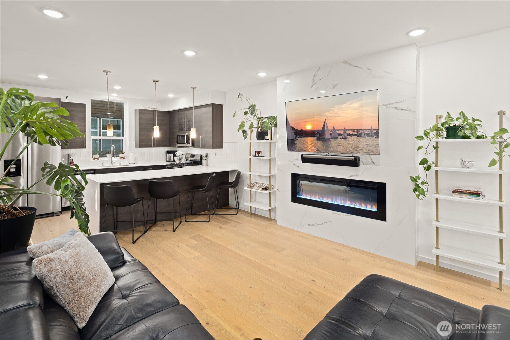 9242 A 17th Avenue Southwest Seattle, WA 98106 - Photo 14 of 37