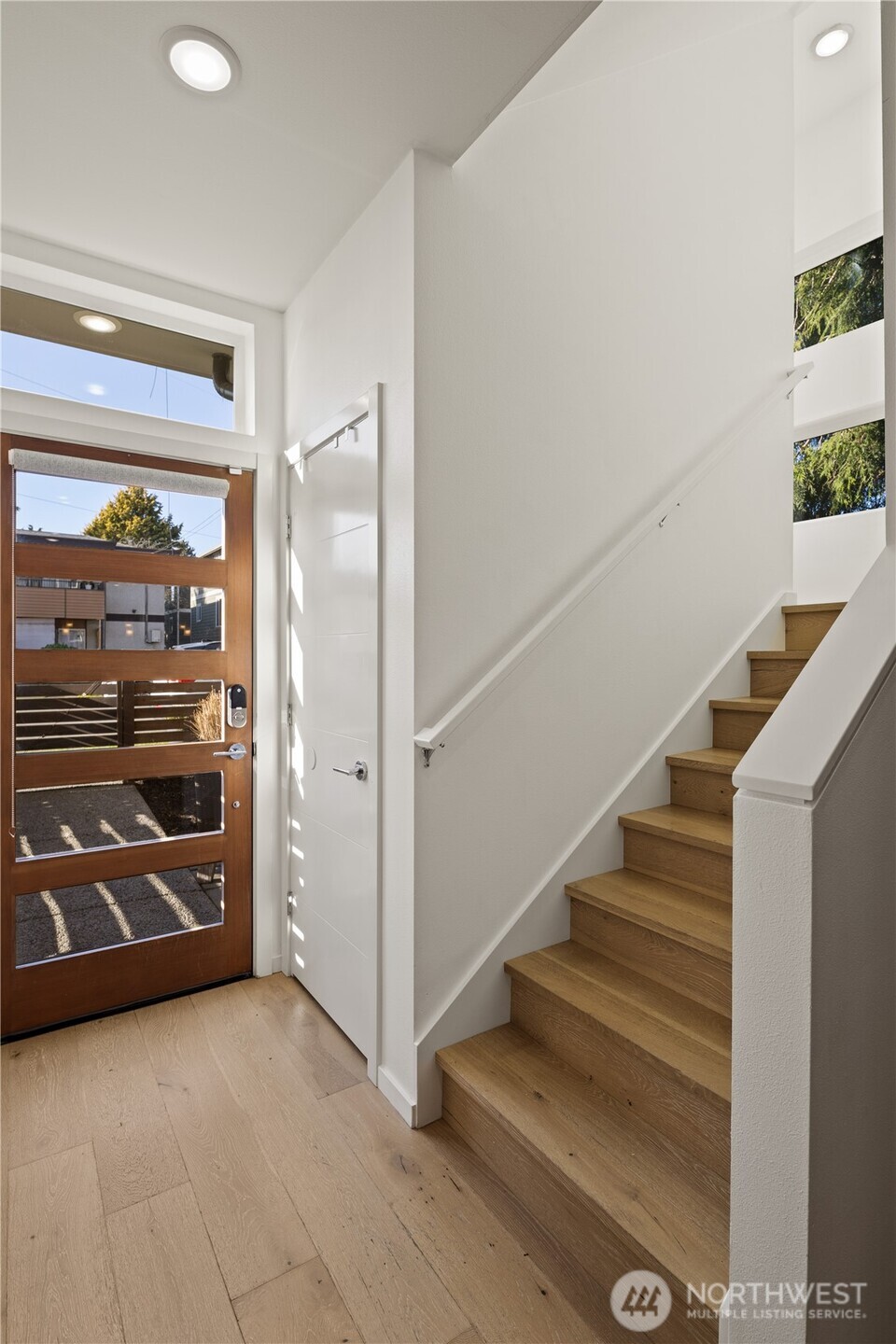 9242 A 17th Avenue Southwest Seattle, WA 98106 - Photo 17 of 37