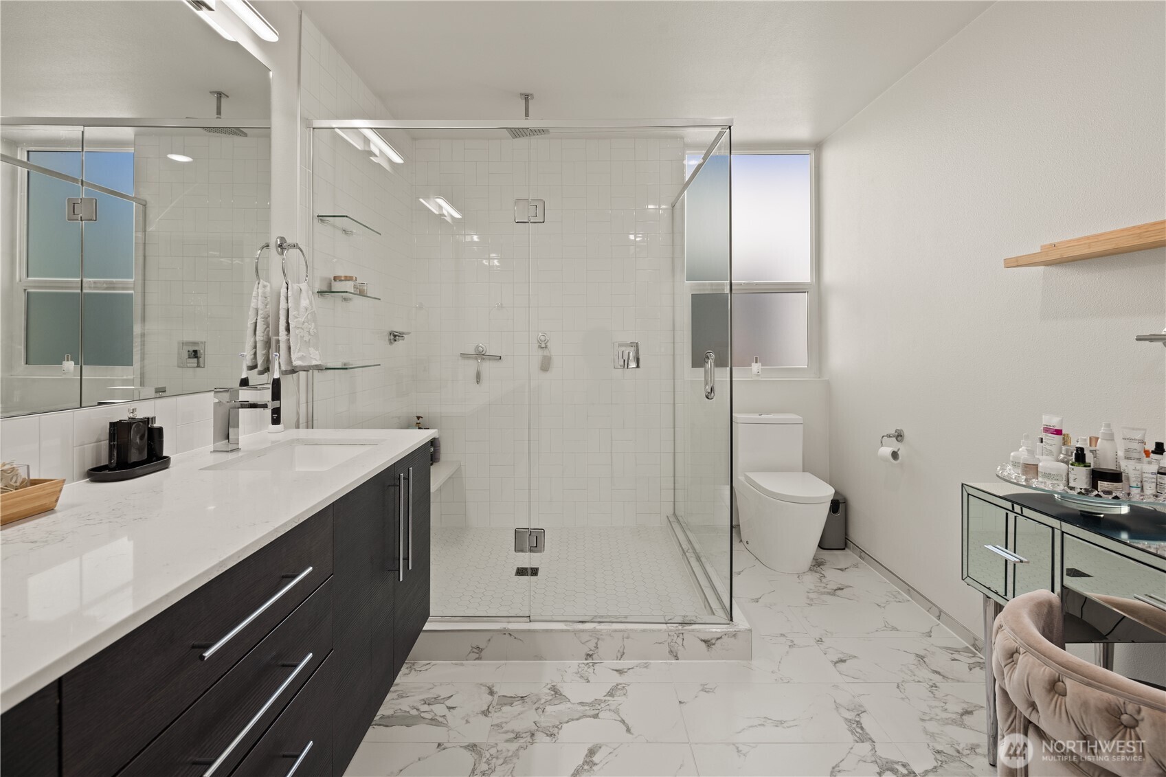 9242 A 17th Avenue Southwest Seattle, WA 98106 - Photo 27 of 37