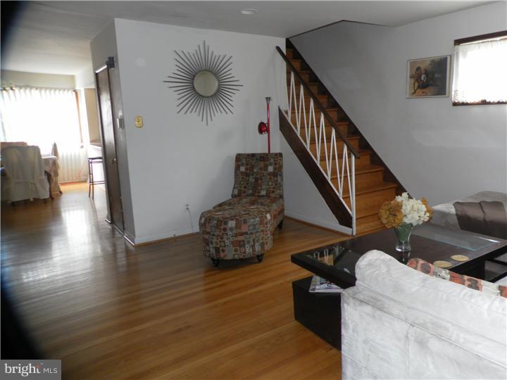 3783 Lankenau Road Philadelphia, PA 19131 - Photo 6 of 25 Living Room