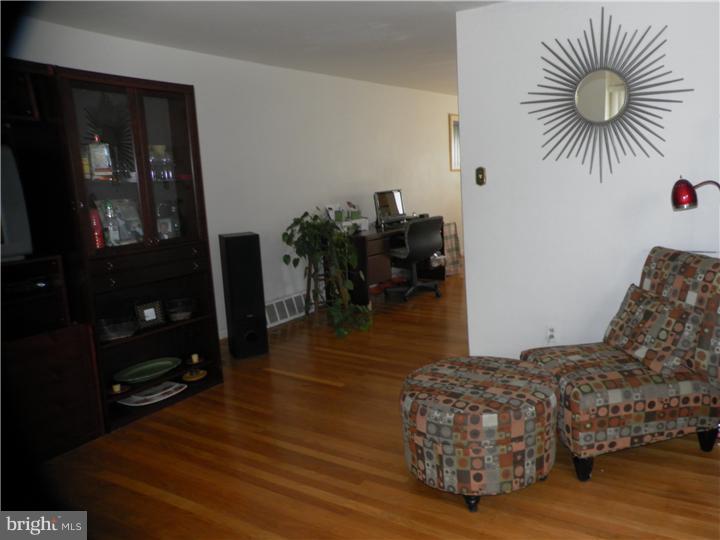 3783 Lankenau Road Philadelphia, PA 19131 - Photo 8 of 25 Living Room