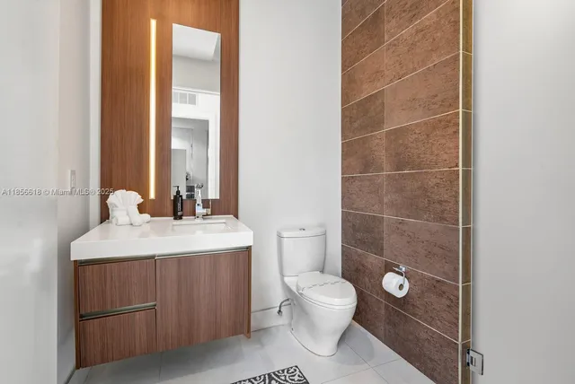 $50,000 | 310 Southeast 11th Avenue, Fort Lauderdale, FL 33301