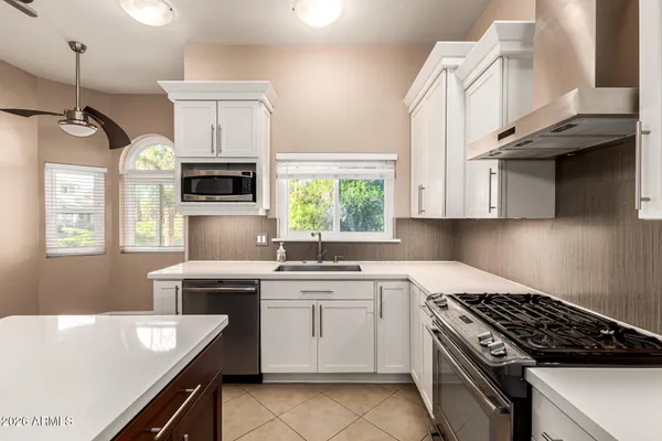 $575,000 | 522 South Marina Drive, Gilbert, AZ 85233