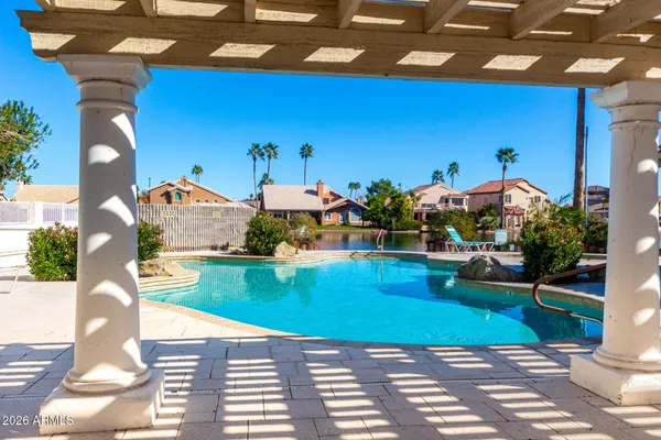 $575,000 | 522 South Marina Drive, Gilbert, AZ 85233