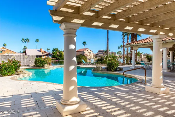 $575,000 | 522 South Marina Drive, Gilbert, AZ 85233