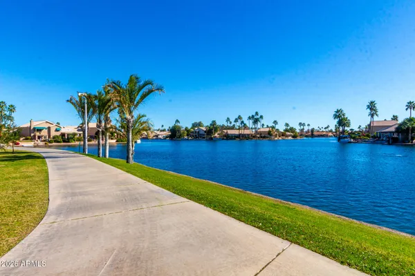 $575,000 | 522 South Marina Drive, Gilbert, AZ 85233