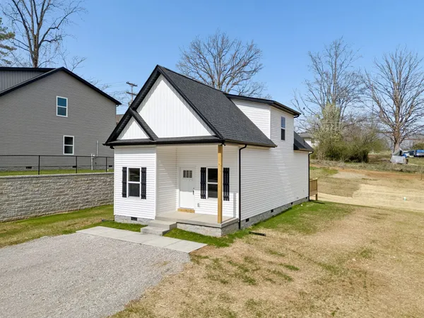 $309,900 | 1118 West 1st Street, Dickson, TN 37055