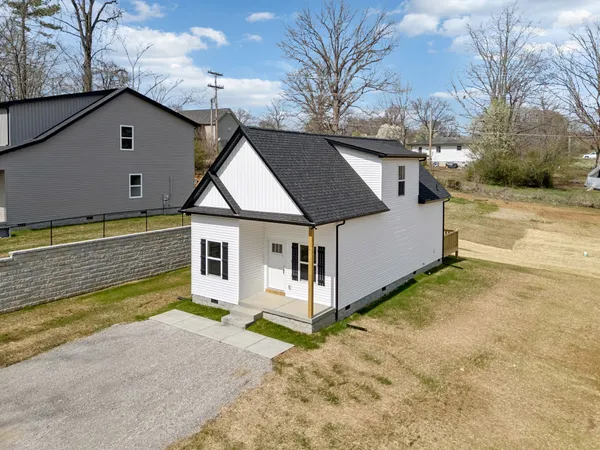 $309,900 | 1118 West 1st Street, Dickson, TN 37055