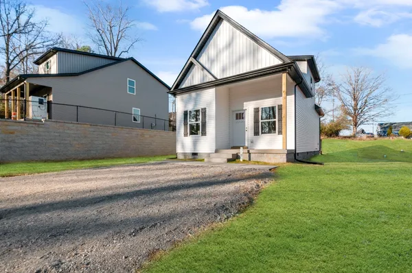 $309,900 | 1118 West 1st Street, Dickson, TN 37055