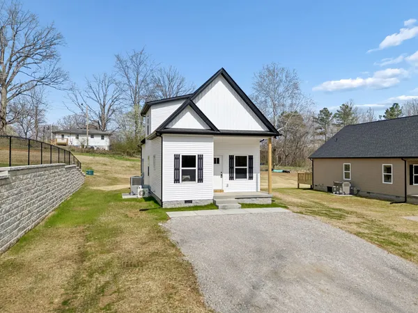 $309,900 | 1118 West 1st Street, Dickson, TN 37055