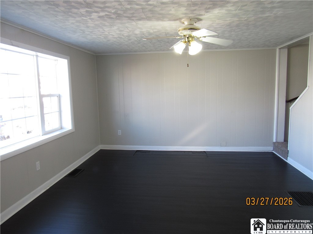 113 South Martin Street Dunkirk, NY 14048 - Photo 6 of 24 Living room