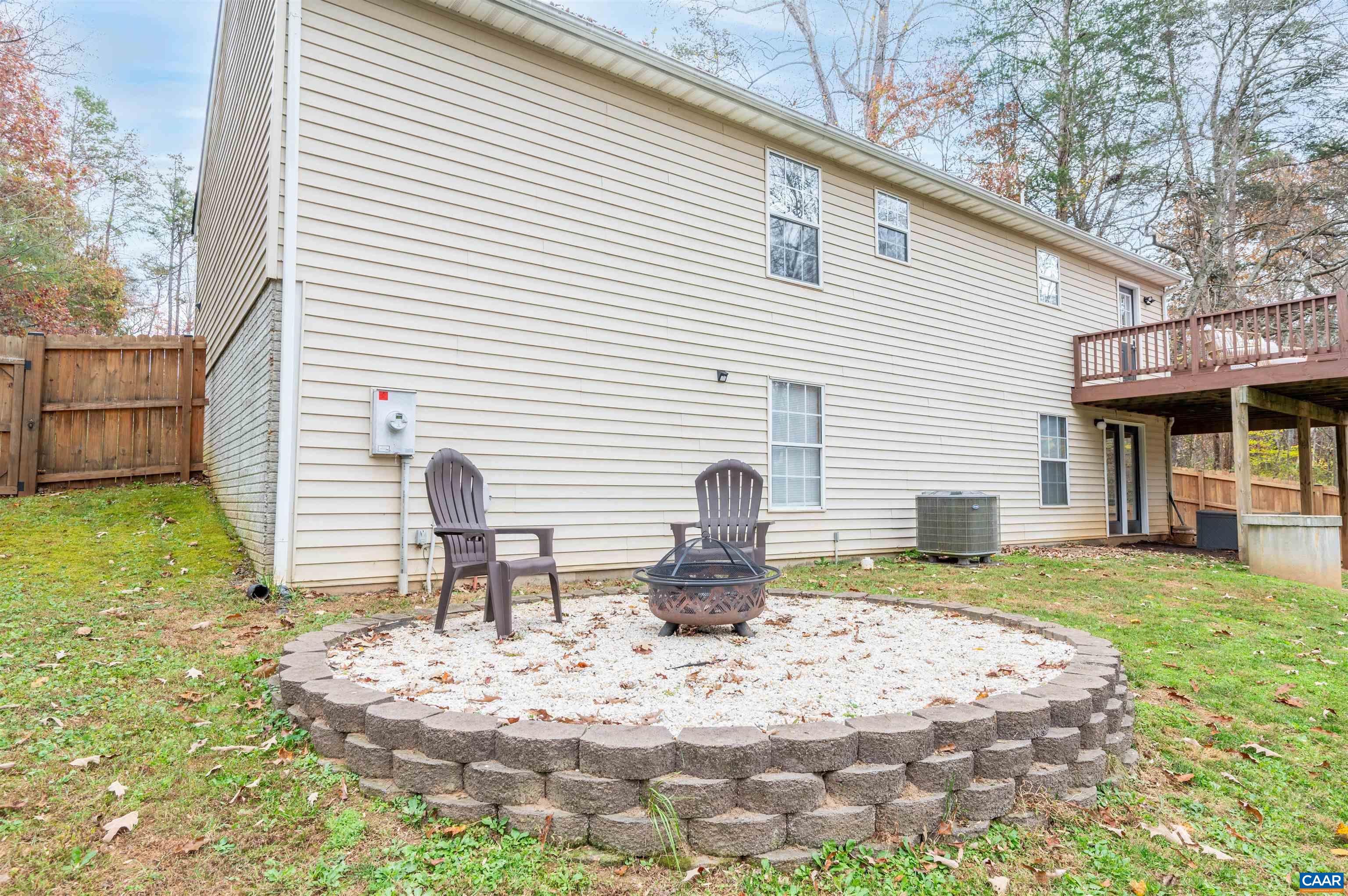 318 Larkspur Road Ruckersville, VA 22968 - Photo 39 of 42 a backyard of a house with table and chairs