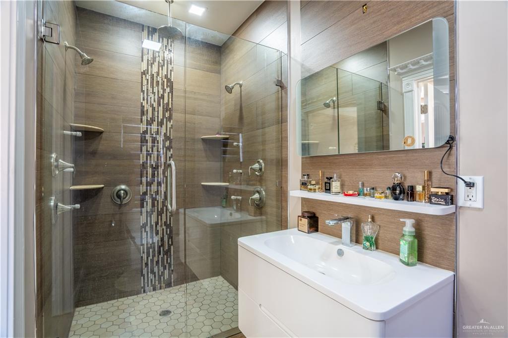 306 R Street Weslaco, TX 78596 - Photo 7 of 33 a bathroom with a sink a toilet and shower