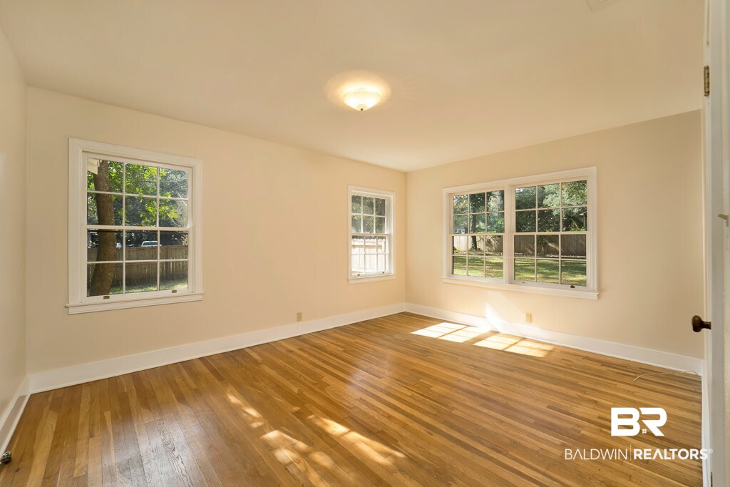 724 Cottage Hill Avenue Mobile, AL 36693 - Photo 11 of 22