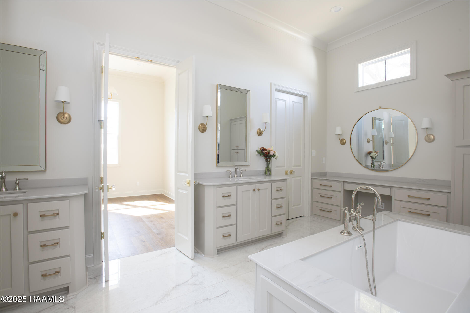 200 Castle Row Lafayette, LA 70506 - Photo 20 of 45 Primary Bathroom