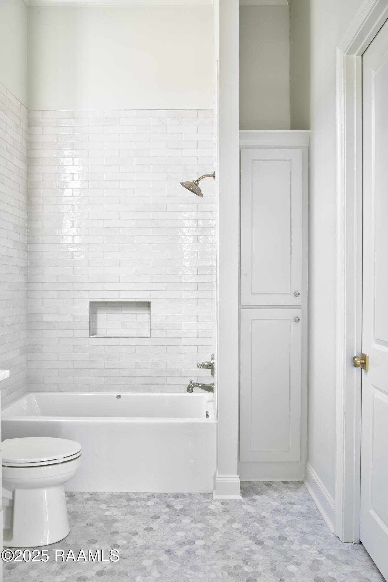200 Castle Row Lafayette, LA 70506 - Photo 29 of 45 Bathroom 2