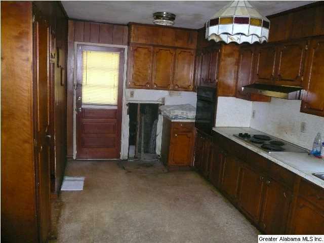 813 29th Street Southwest Birmingham, AL 35211 - Photo 4 of 8