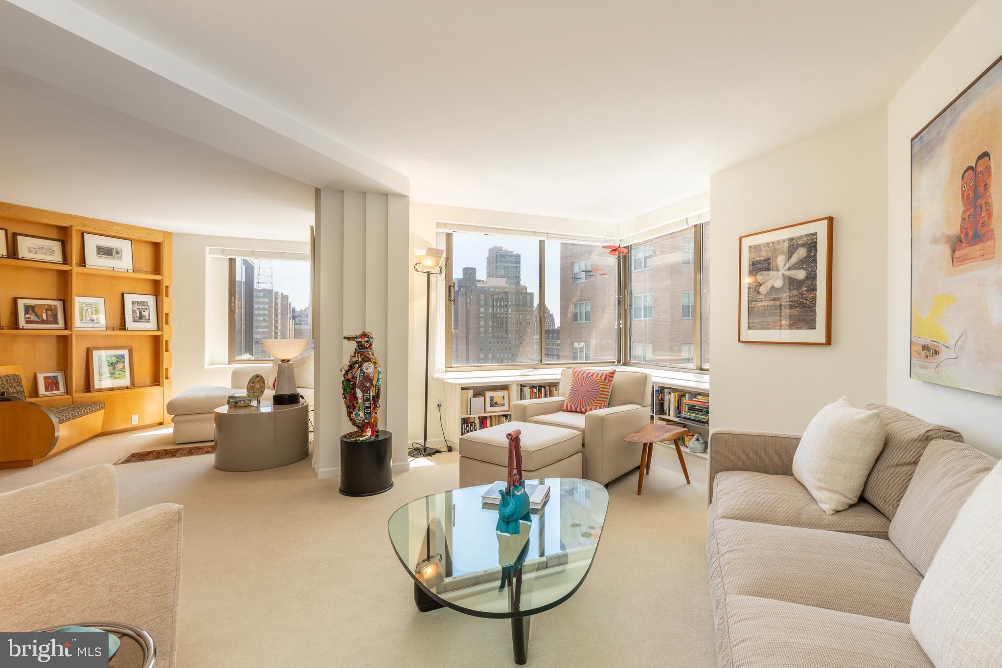 202 West Rittenhouse Square, Unit 1709 Philadelphia, PA 19103 - Photo 12 of 42 Living Room