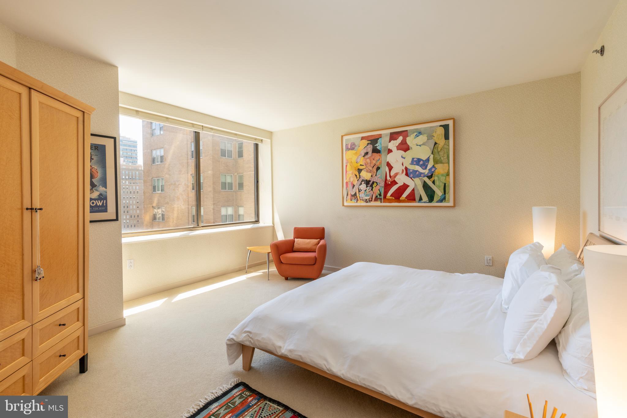 202 West Rittenhouse Square, Unit 1709 Philadelphia, PA 19103 - Photo 18 of 42 Main Bedroom Suite