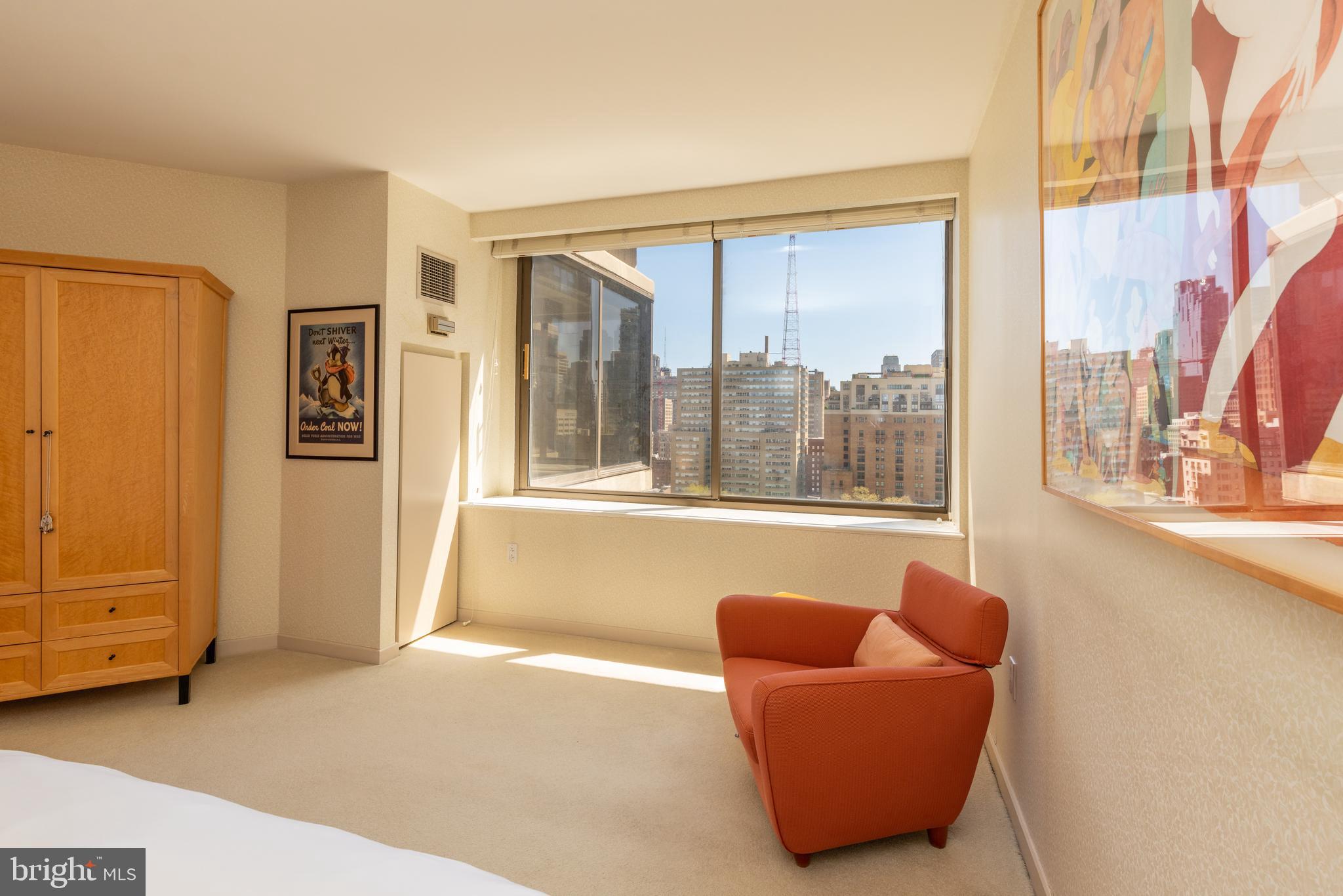 202 West Rittenhouse Square, Unit 1709 Philadelphia, PA 19103 - Photo 19 of 42 Main Bedroom Suite