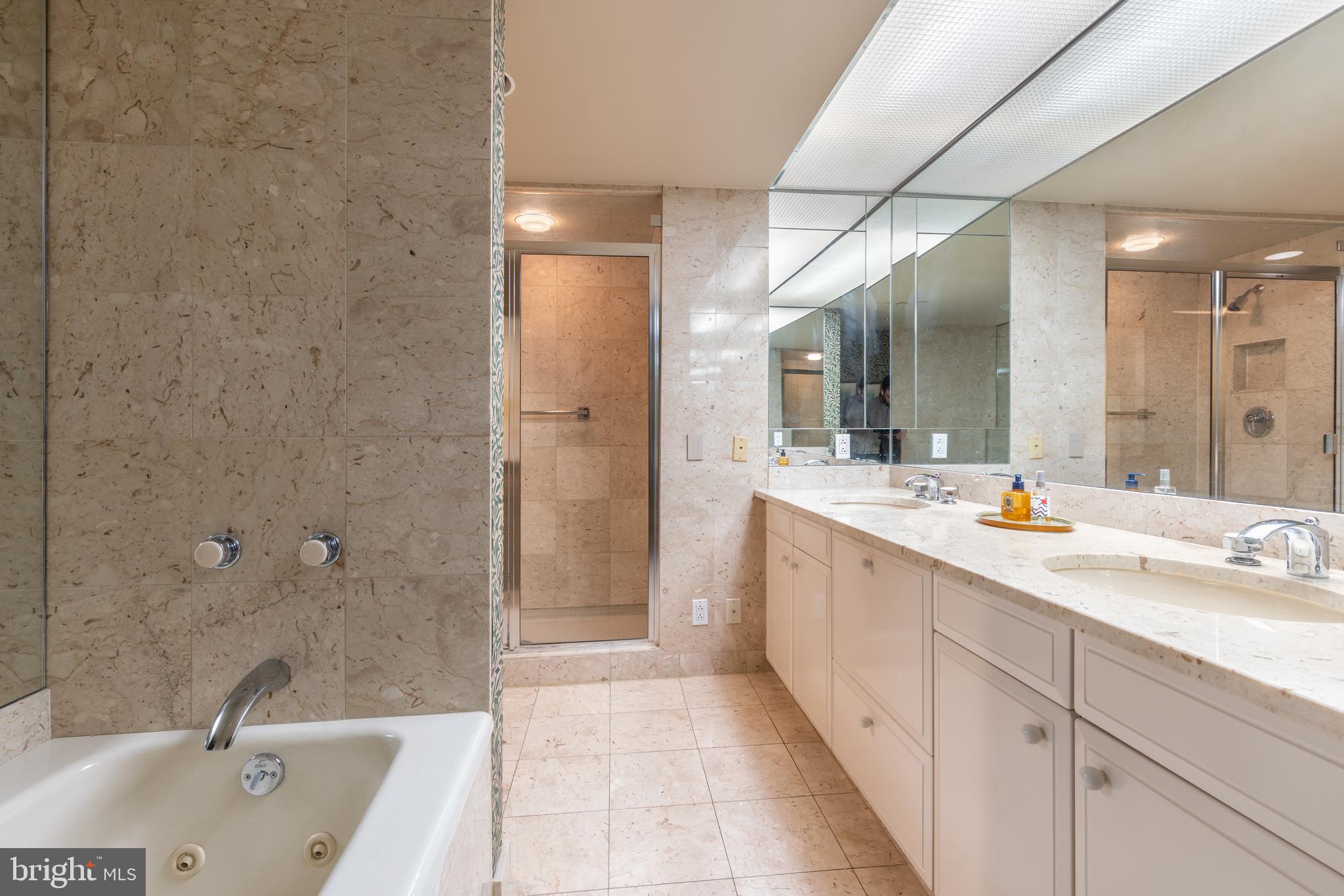 202 West Rittenhouse Square, Unit 1709 Philadelphia, PA 19103 - Photo 22 of 42 Main Bathroom