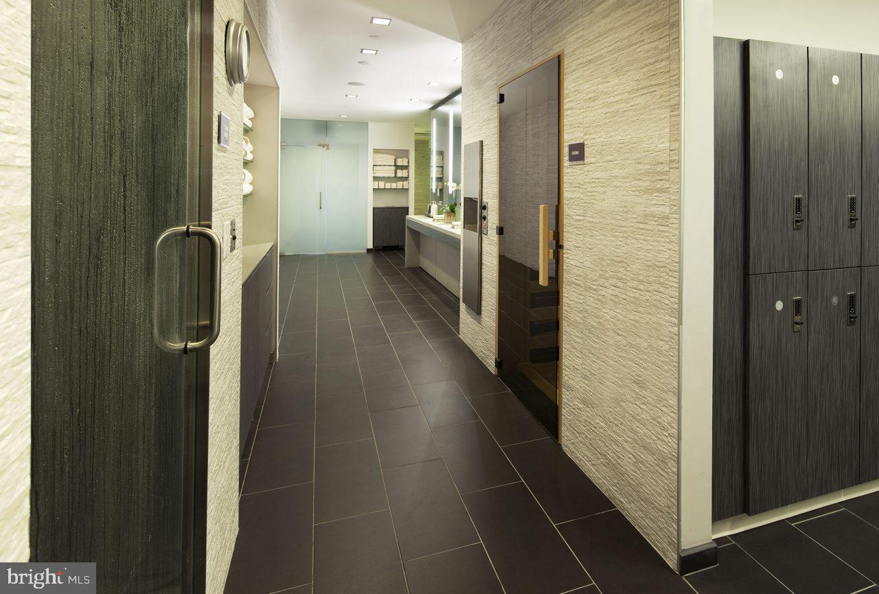 202 West Rittenhouse Square, Unit 1709 Philadelphia, PA 19103 - Photo 39 of 42 Locker Rooms
