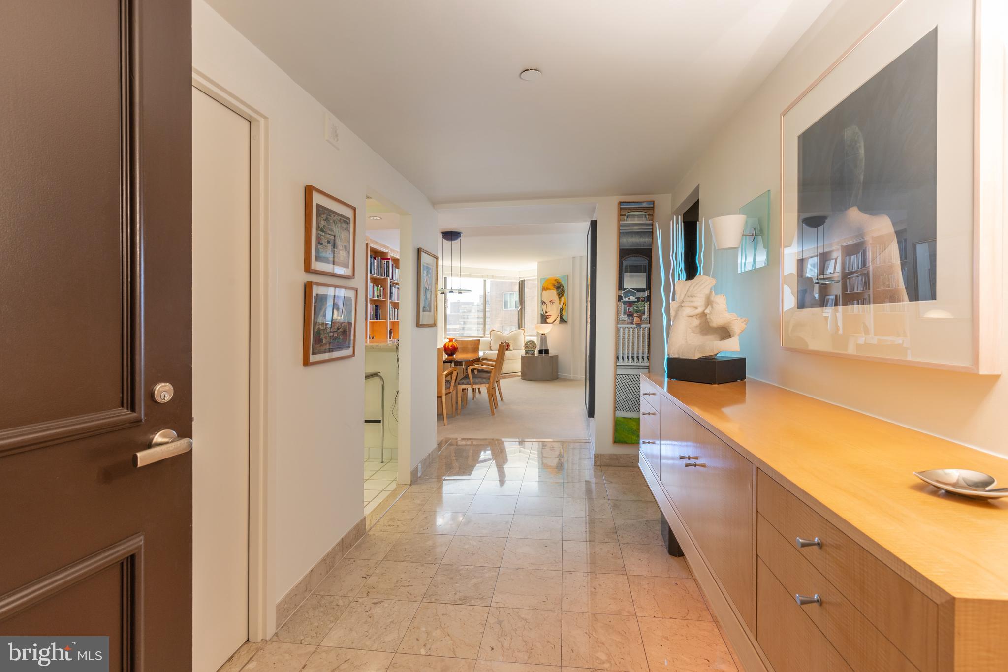 202 West Rittenhouse Square, Unit 1709 Philadelphia, PA 19103 - Photo 5 of 42 Foyer
