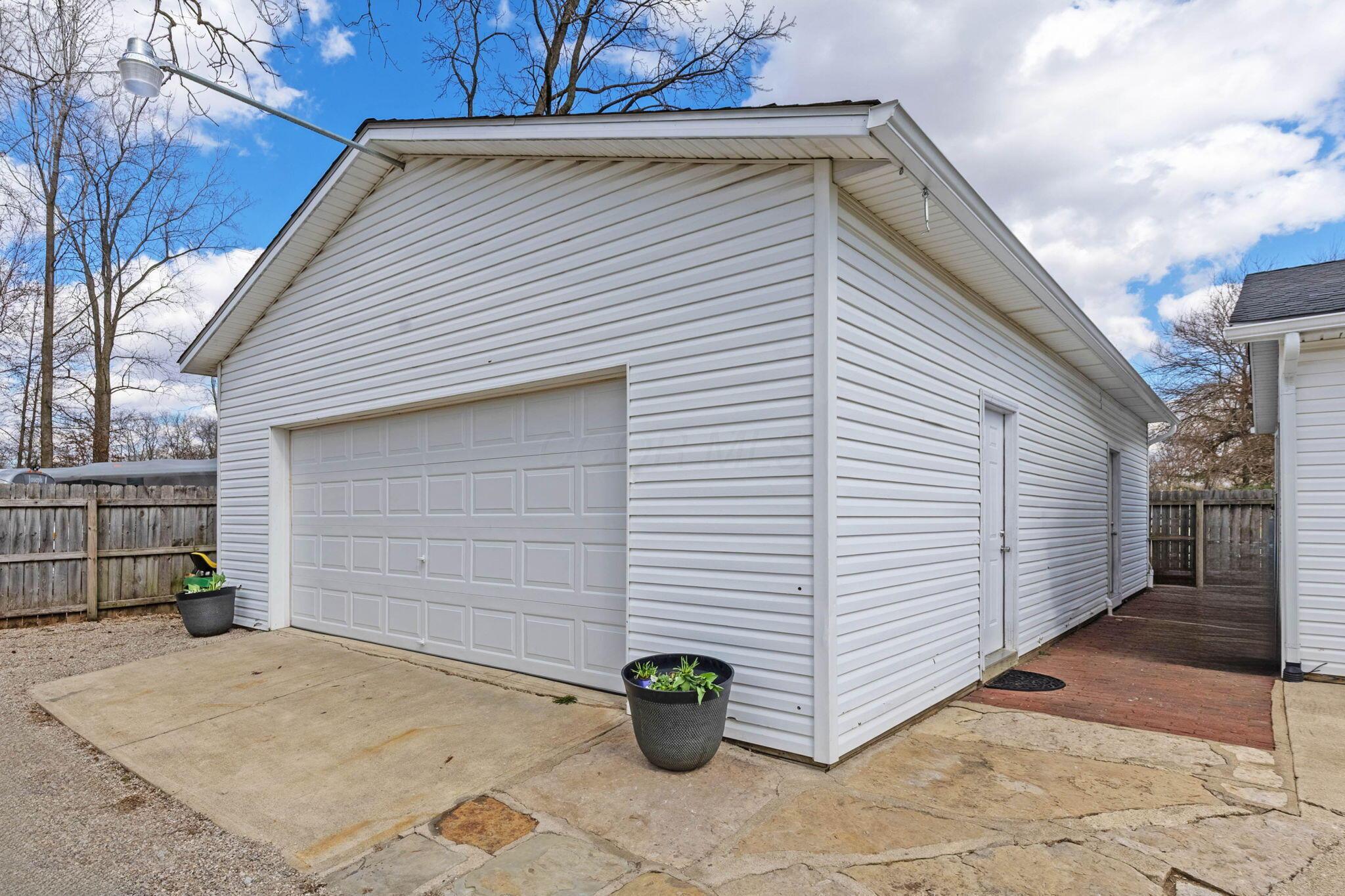 663 Kingsbury Road Delaware, OH 43015 - Photo 27 of 33 Detached Garage